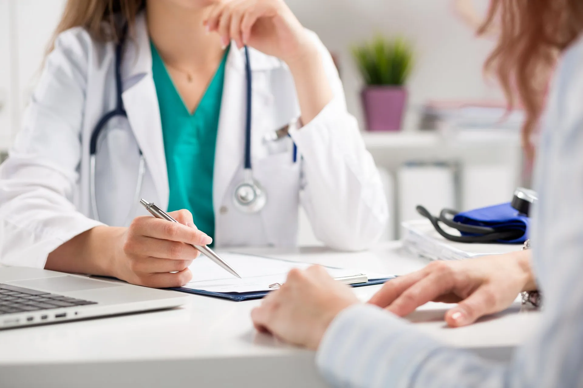 Clinician speaking with an allergy patient